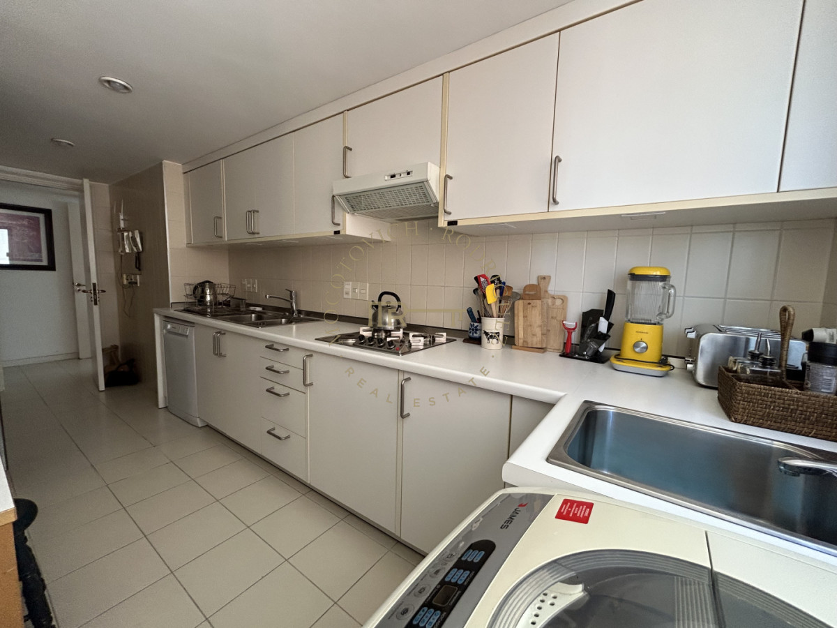 Apartamento ID.4234 - Apartamento en venta de 3 dormitorios mas dep. frente al puerto de Punta del Este.