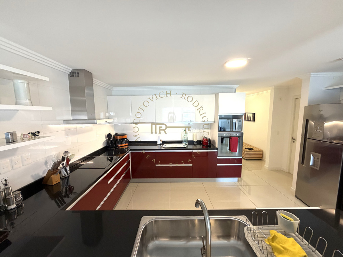 Apartamento ID.4243 - Apartamento de 4 dormitorios más dep. de servicio con vista al puerto de Punta del Este 