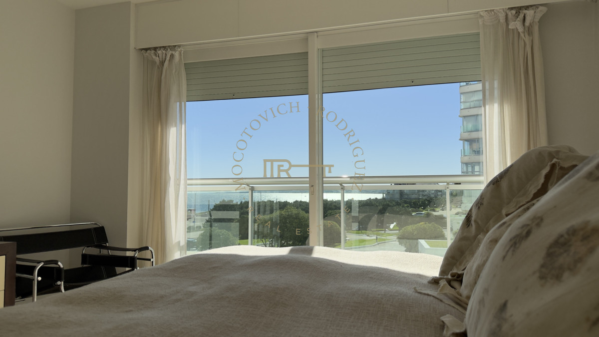 Apartamento ID.2403 - Aquarela 3 dormitorios y dep. de servicio en alquiler temporal 2026 Punta del Este.-