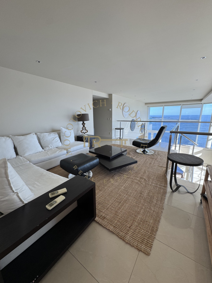 Apartamento ID.7 - Aquarela duplex  4 dormitorios en venta. Playa Mansa. Punta del Este