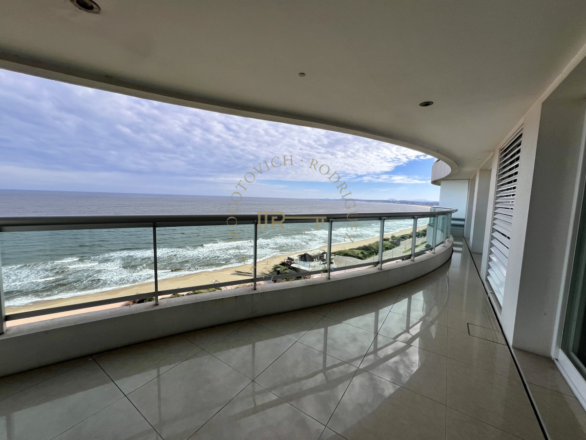 Apartamento ID.2794 - Alquiler de invierno en torre Aquarela. 3 dormitorios en suite y vista al mar. 