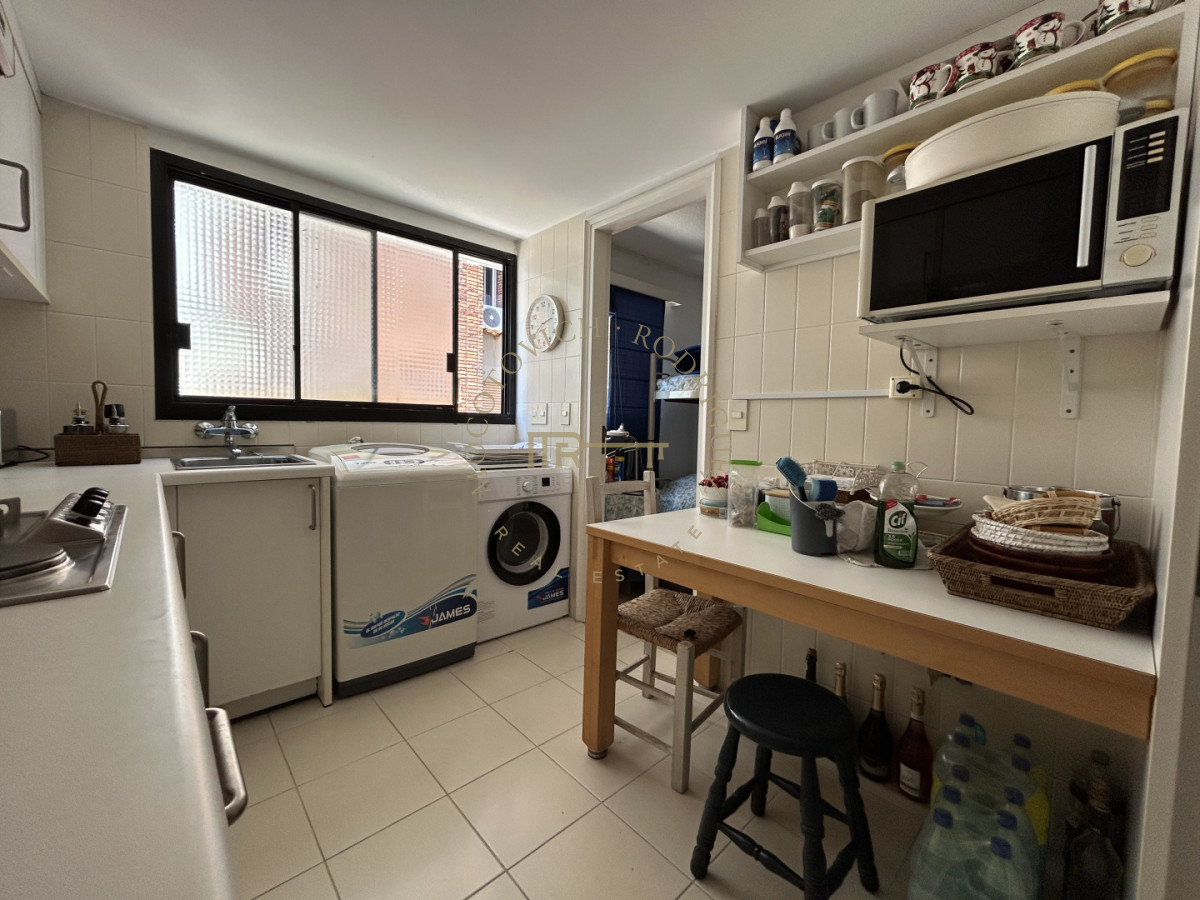 Apartamento ID.4234 - Apartamento en venta de 3 dormitorios mas dep. frente al puerto de Punta del Este.
