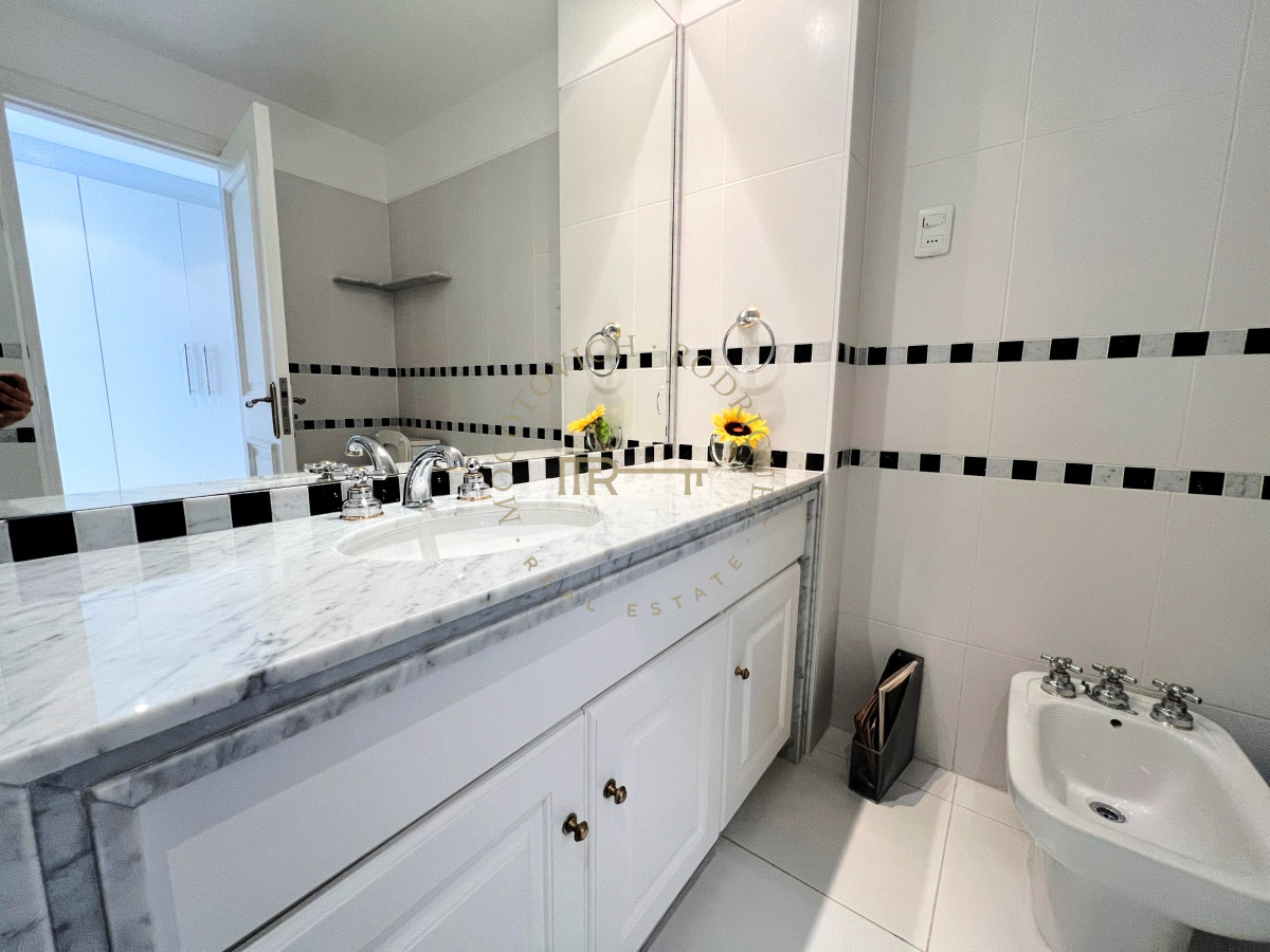 Apartamento ID.2379 - Espectacular apartamento en venta 6 dormitorios, barbacoa y loft en la brava. Vista al mar.-