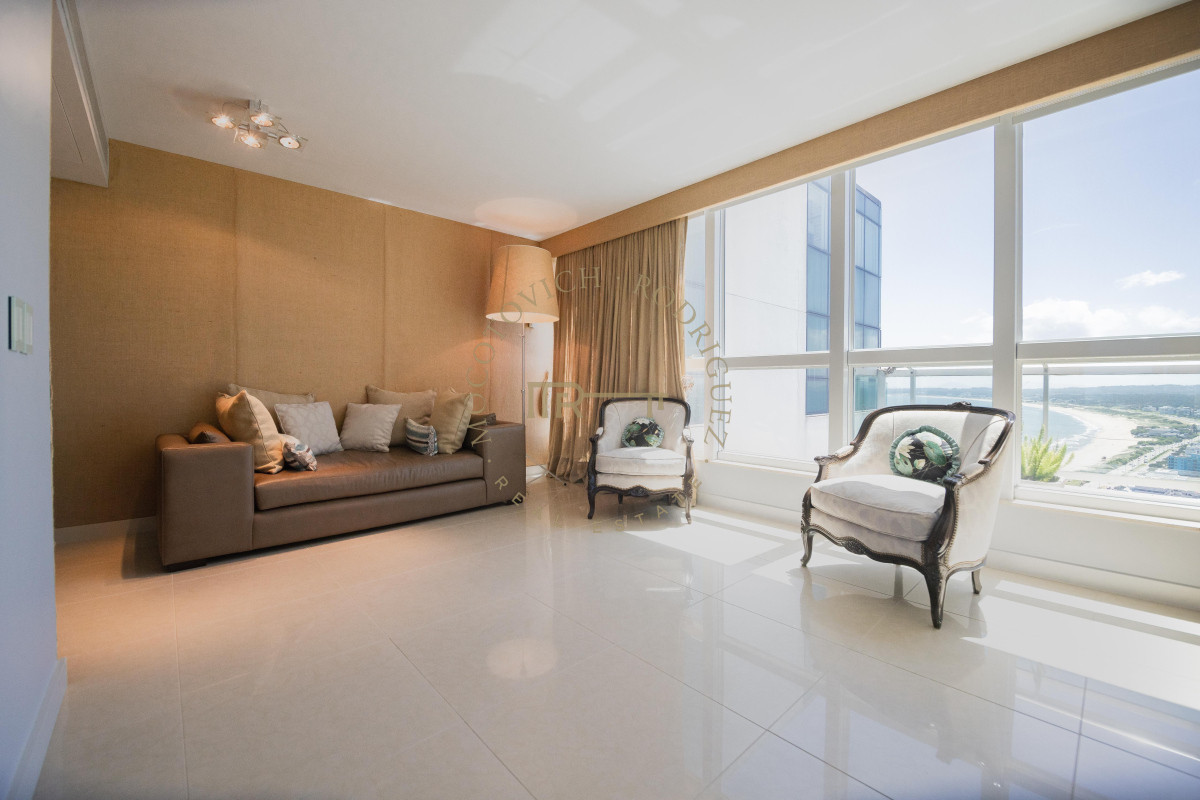 Apartamento ID.3032 - Torre Aquarela exclusivo apartamento en venta 4 dormitorios y dep. de servicio.
