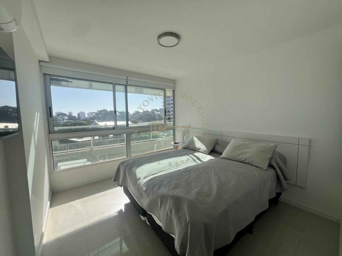 Apartamento ID.3226 - Apartamento de 1 dormitorio a pasos de todo y con amenities. Punta del Este. Verano 2026