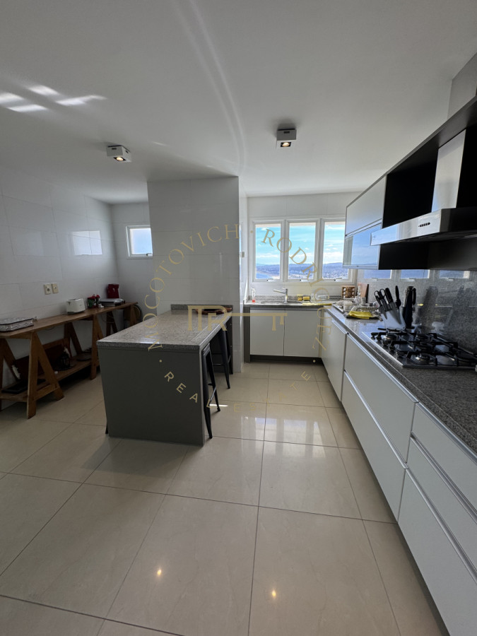 Apartamento ID.7 - Aquarela duplex  4 dormitorios en venta. Playa Mansa. Punta del Este
