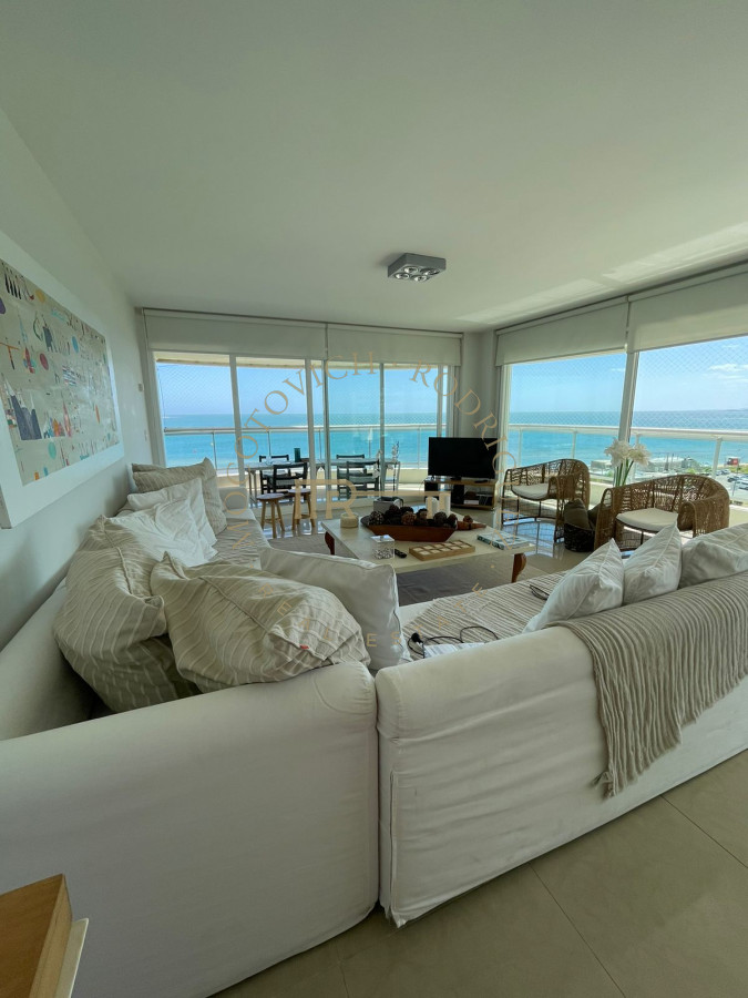 Apartamento ID.19 - Torre Aquarela 3 dormitorios y dependencia en alquiler febrero 2024.