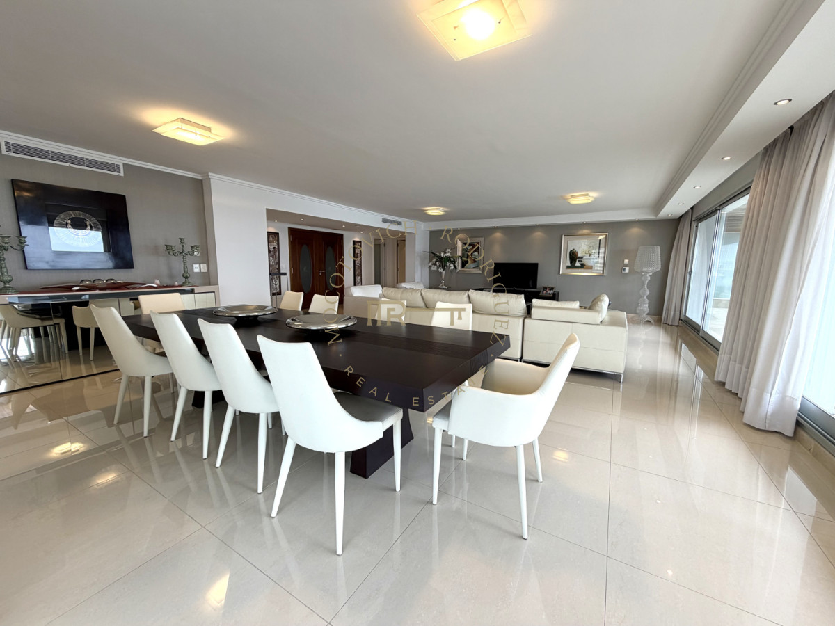 Apartamento ID.4243 - Apartamento de 4 dormitorios más dep. de servicio con vista al puerto de Punta del Este 