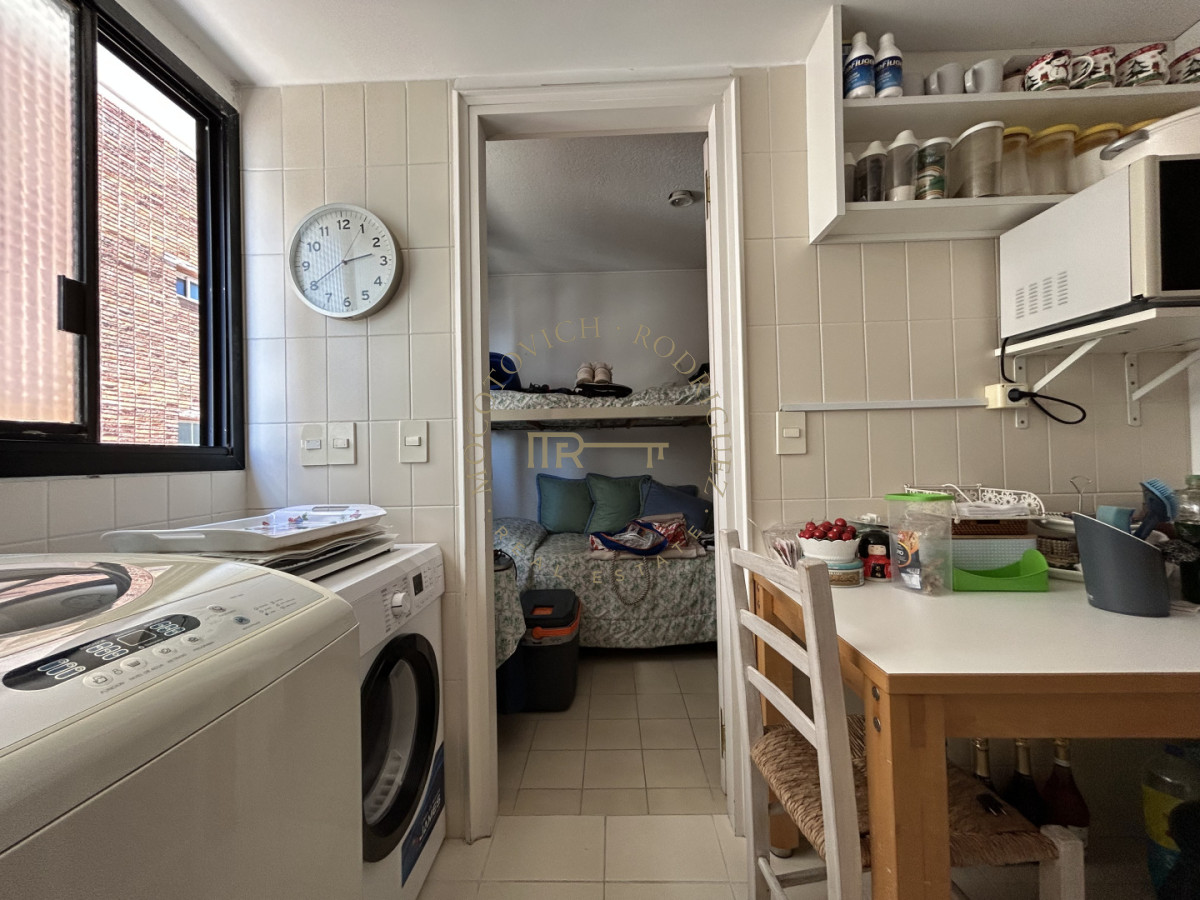 Apartamento ID.4234 - Apartamento en venta de 3 dormitorios mas dep. frente al puerto de Punta del Este.