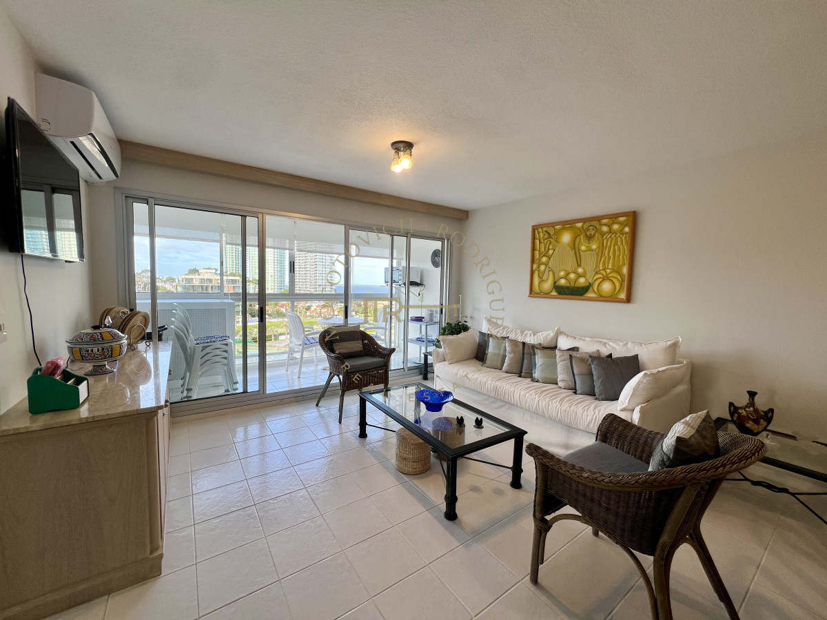 Apartamento ID.3268 - Apartamento 3 dormitorios en alquiler anual. Punta del este.