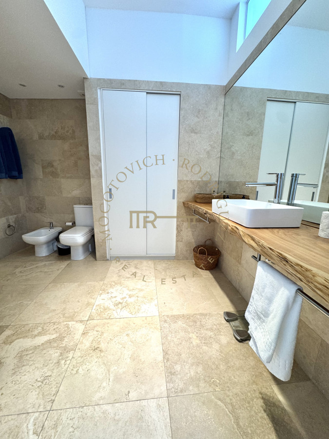 Apartamento ID.4088 - Delamar Pent House en venta con piscina y parrilla propia. La Barra. 