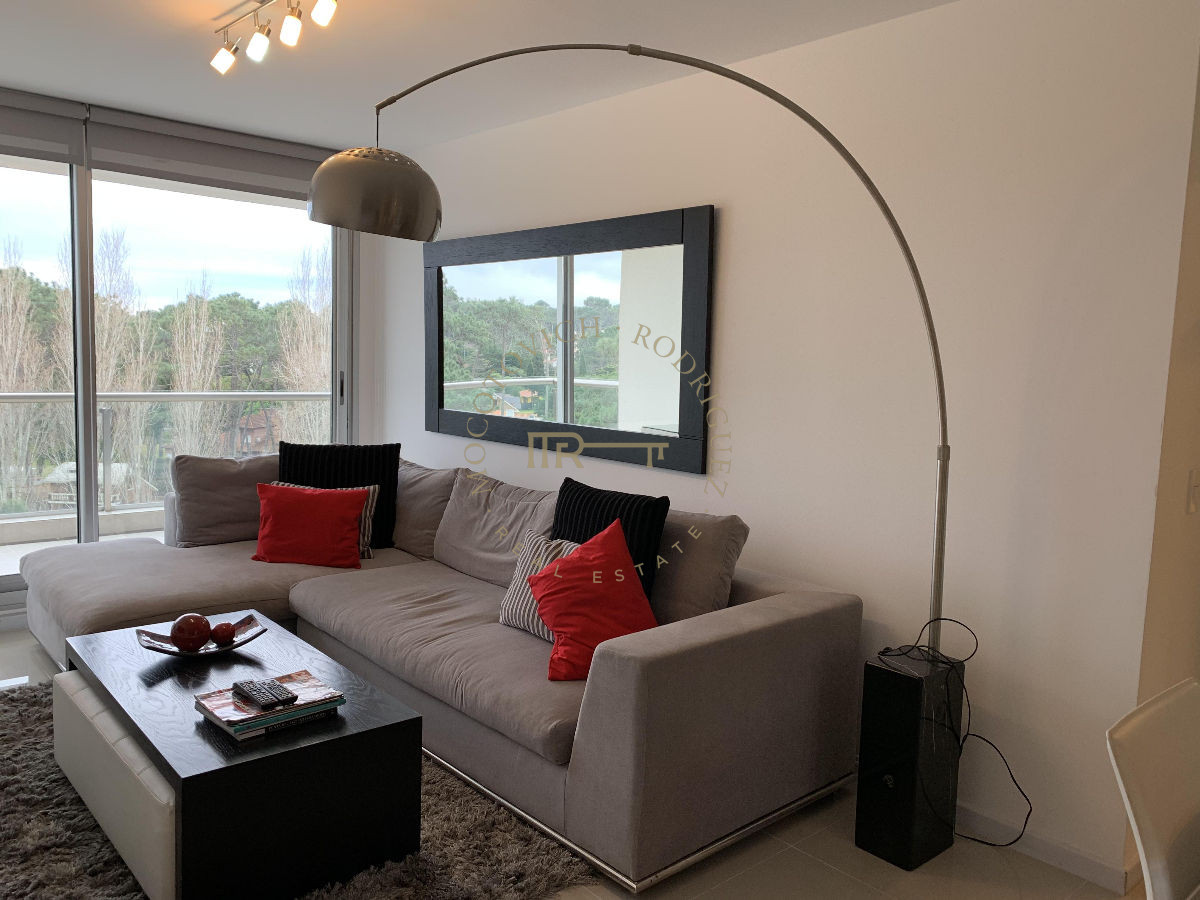 Apartamento ID.88 - Apartamento  - alquiler - 2 dormitorios - 2 baños - servicios Punta del Este