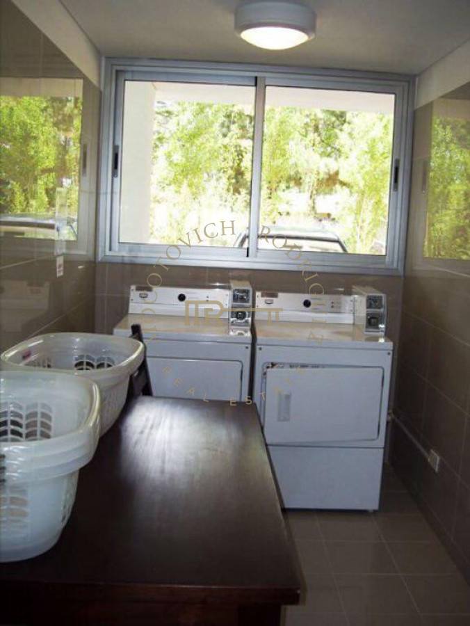 Apartamento ID.88 - Apartamento  - alquiler - 2 dormitorios - 2 baños - servicios Punta del Este