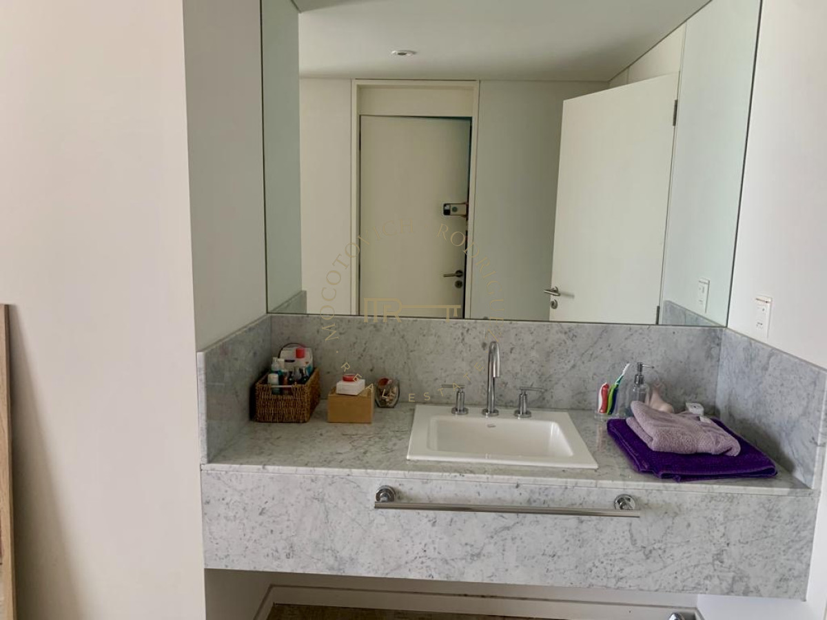 Apartamento ID.3657 - Apartamento en venta de tres dormitorios frente al mar. Playa Mansa