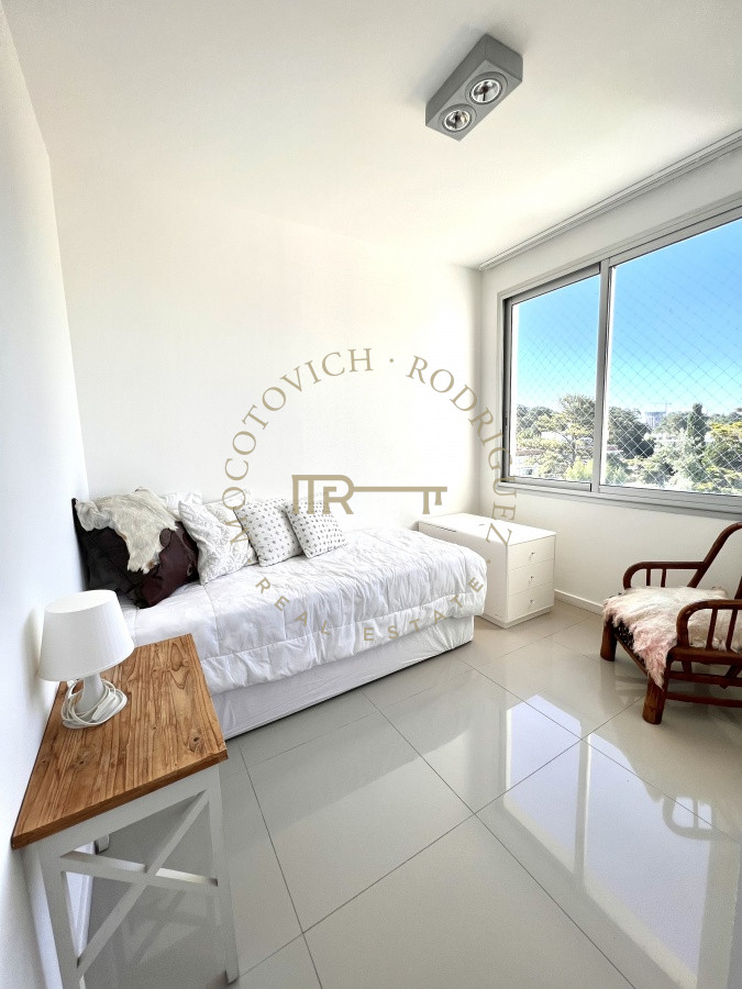 Apartamento ID.57 - Emerald apartamento en venta - 3 dormitorios + den- piscina  - Mansa Penthouse Punta del Este