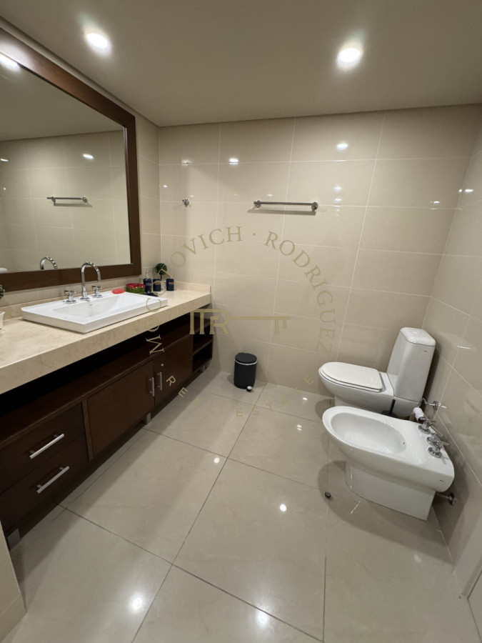 Apartamento ID.7 - Aquarela duplex  4 dormitorios en venta. Playa Mansa. Punta del Este