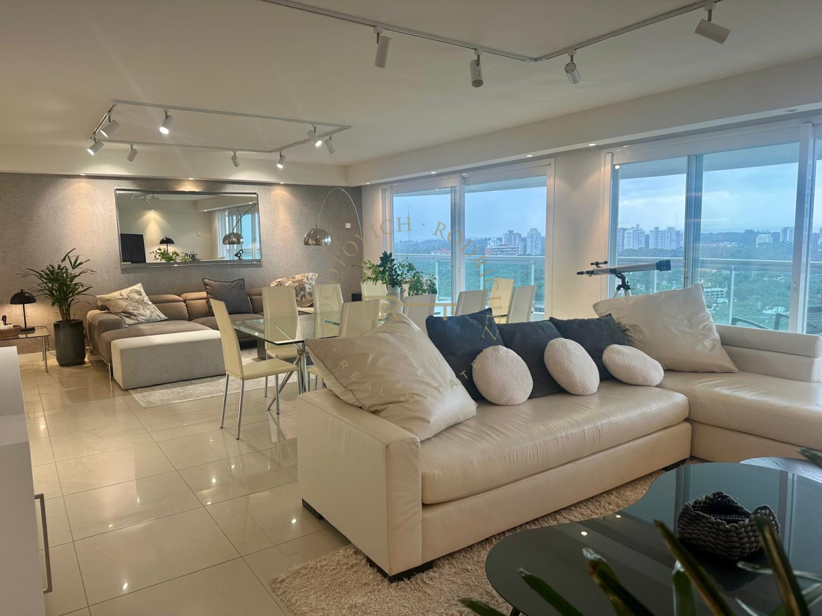 Apartamento ID.3088 - Alquiler 4 dormitorios con amenities. Punta del Este. 