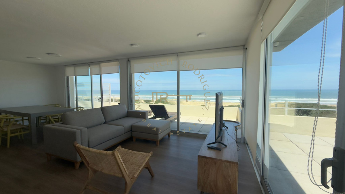 Apartamento ID.650 - Apartamento en alquiler temporal, penthouse con parrillero 3 dormitorios- Playa Brava