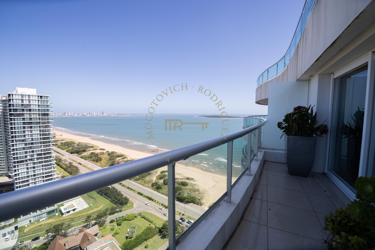 Apartamento ID.3032 - Torre Aquarela exclusivo apartamento en venta 4 dormitorios y dep. de servicio.