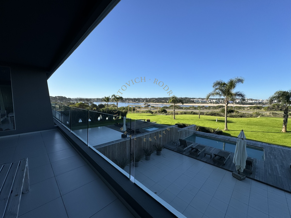 Apartamento ID.2842 - Tiburón Terrazas en venta 3 dorm y dep. 