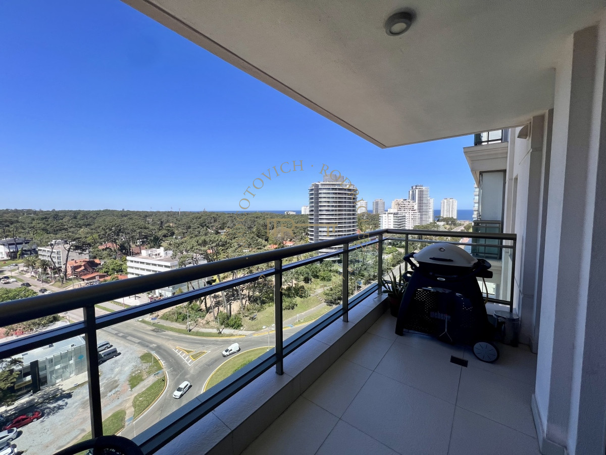 Apartamento ID.2424 - Apartamento de 2 dormitorios con servicio de playa. Place Lafayette Playa mansa Punta del Este. Temporada 2026