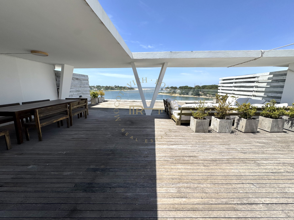 Apartamento ID.4088 - Delamar Pent House en venta con piscina y parrilla propia. La Barra. 