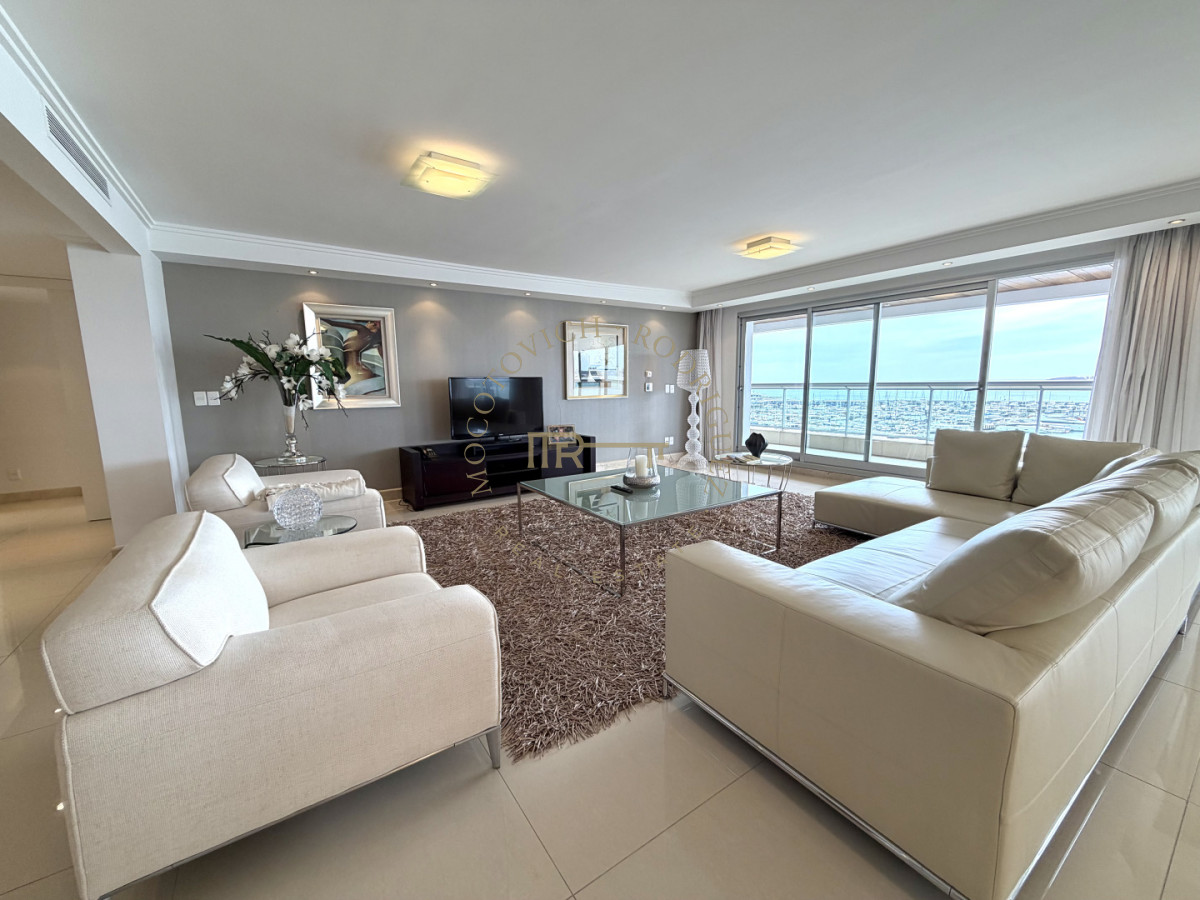 Apartamento ID.4243 - Apartamento de 4 dormitorios más dep. de servicio con vista al puerto de Punta del Este 