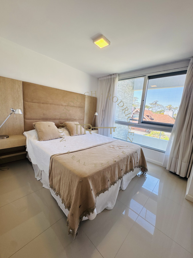 Apartamento ID.235 - Apartamento en venta  2 dormitorios con vista al mar y parrilla propia - Playa Mansa Punta del Este