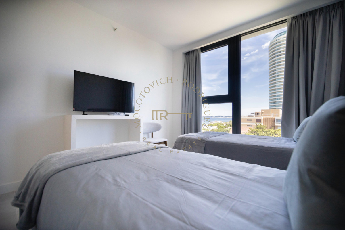 Apartamento ID.3394 - Venetian en Alquiler de verano 2026 tres suites y dependencia. Punta del Este 