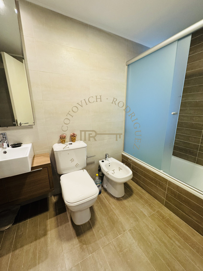 Apartamento ID.3598 - Alquiler de apartamento de 1 dormitorio en anual y temporada.  Punta del Este.