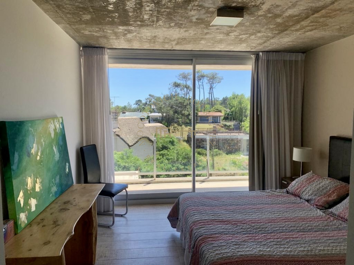 Apartamento ID.3657 - Apartamento en venta de tres dormitorios frente al mar. Playa Mansa