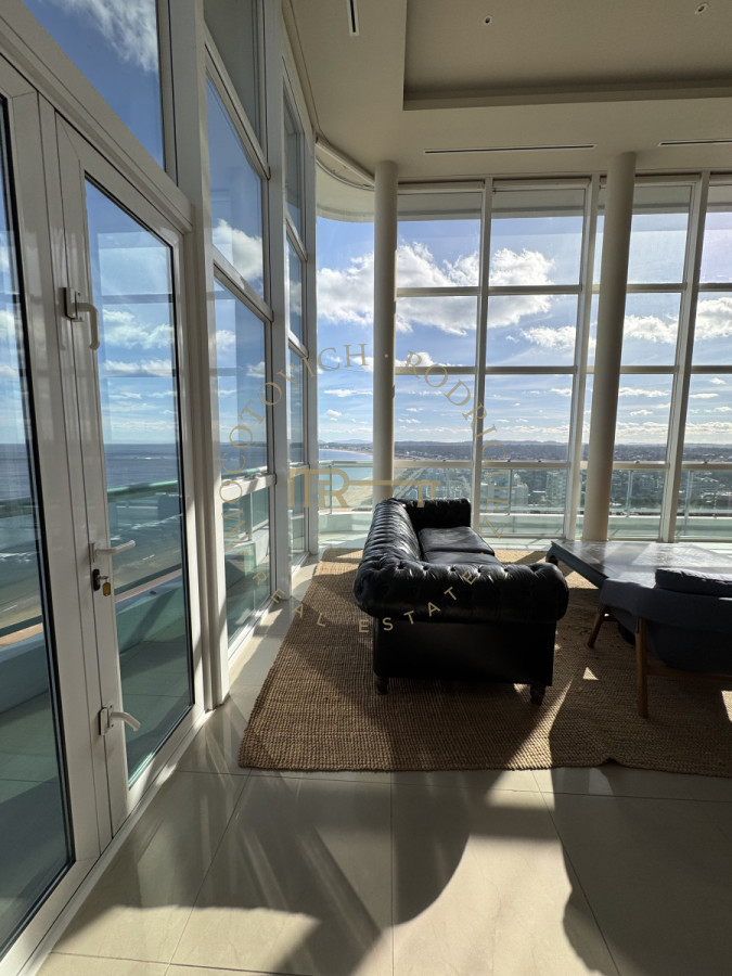 Apartamento ID.7 - Aquarela duplex  4 dormitorios en venta. Playa Mansa. Punta del Este