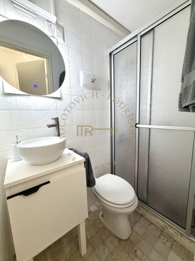 Apartamento ID.4258 - Apartamento en venta de dos dormitorios dos baños reciclado. Punta del Este