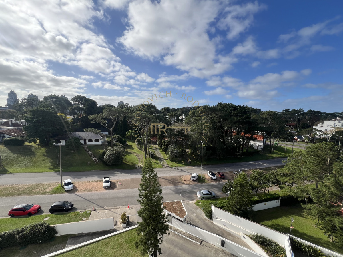 Apartamento ID.3268 - Apartamento 3 dormitorios en alquiler anual. Punta del este.