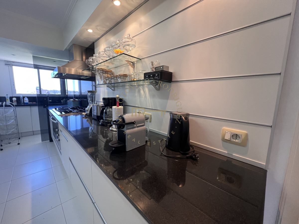 Apartamento ID.2379 - Espectacular apartamento en venta 6 dormitorios, barbacoa y loft en la brava. Vista al mar.-