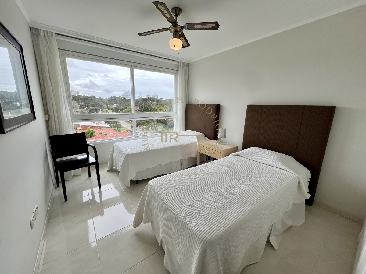 Apartamento ID.2390 - Alquiler anual - invernal 3 dormitorios Le jardin Punta del Este 