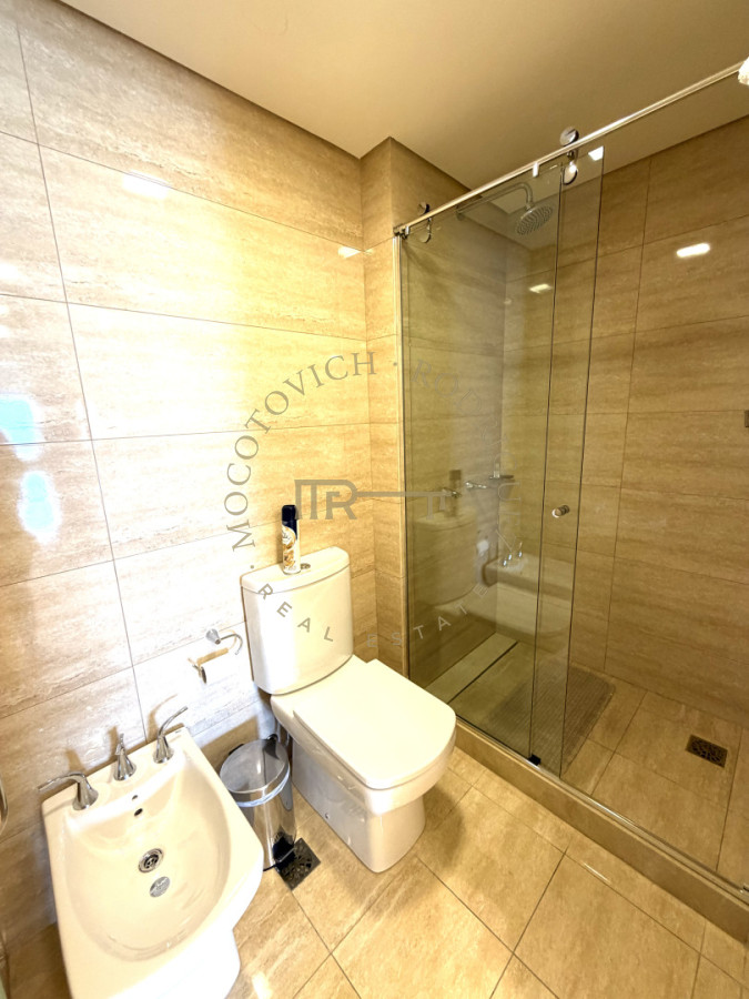Apartamento ID.4243 - Apartamento de 4 dormitorios más dep. de servicio con vista al puerto de Punta del Este 