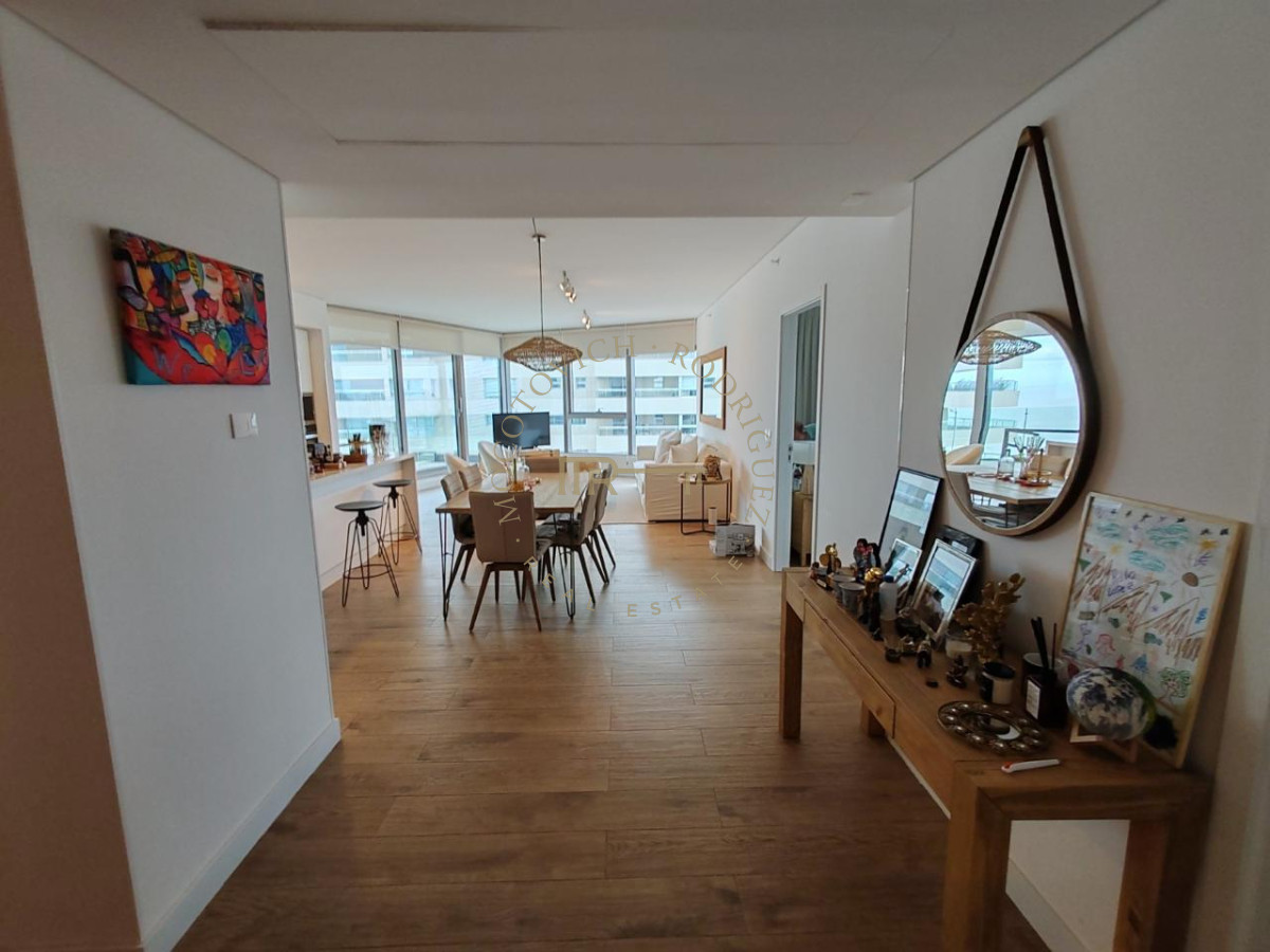 Apartamento ID.3800 - Apartamento en Trump Tower de 2 dormitorios piso alto con vista.