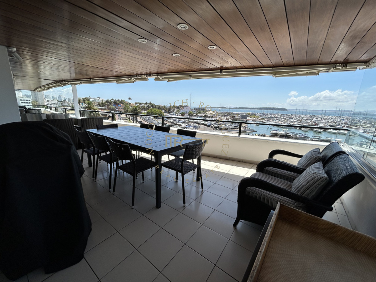 Apartamento ID.4234 - Apartamento en venta de 3 dormitorios mas dep. frente al puerto de Punta del Este.