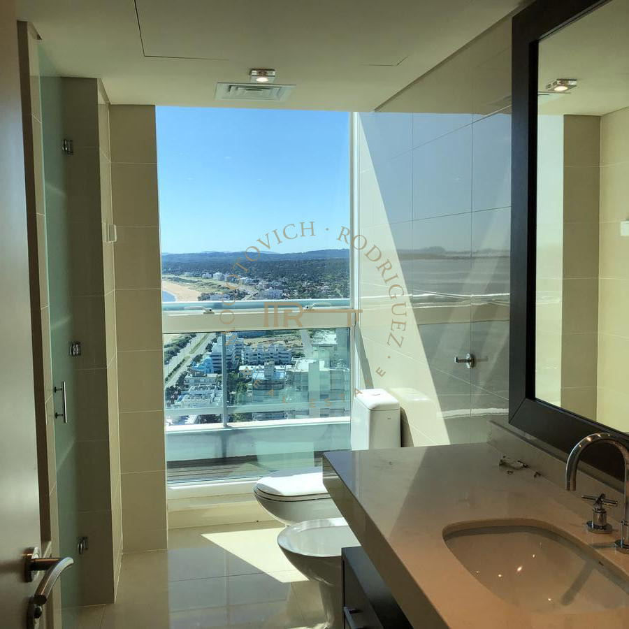 Apartamento ID.1064 - Venta y alquiler anual exclusivo Pent House Aquarela  3 dormitorios y dep. 