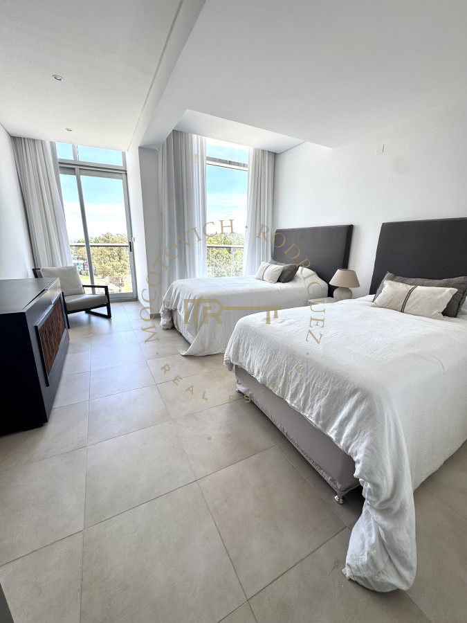 Apartamento ID.4088 - Delamar Pent House en venta con piscina y parrilla propia. La Barra. 