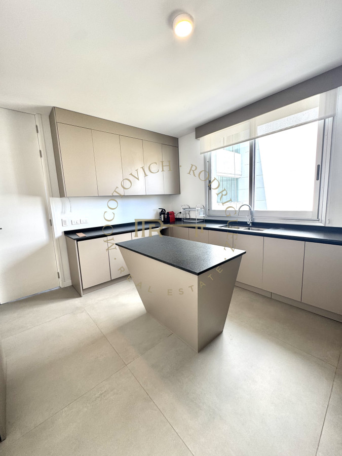 Apartamento ID.4087 - Apartamento de tres dormitorios y dependencia 