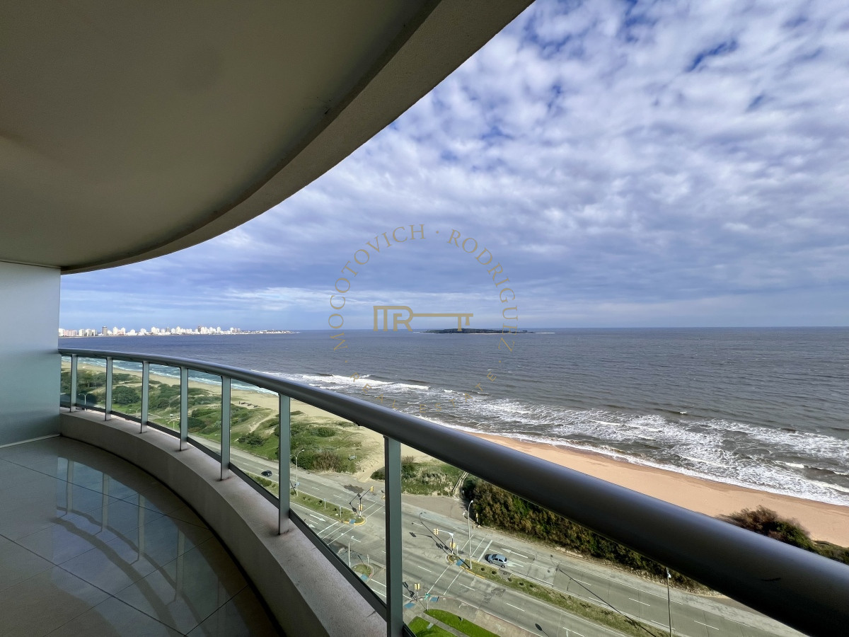 Apartamento ID.2794 - Alquiler de invierno en torre Aquarela. 3 dormitorios en suite y vista al mar. 