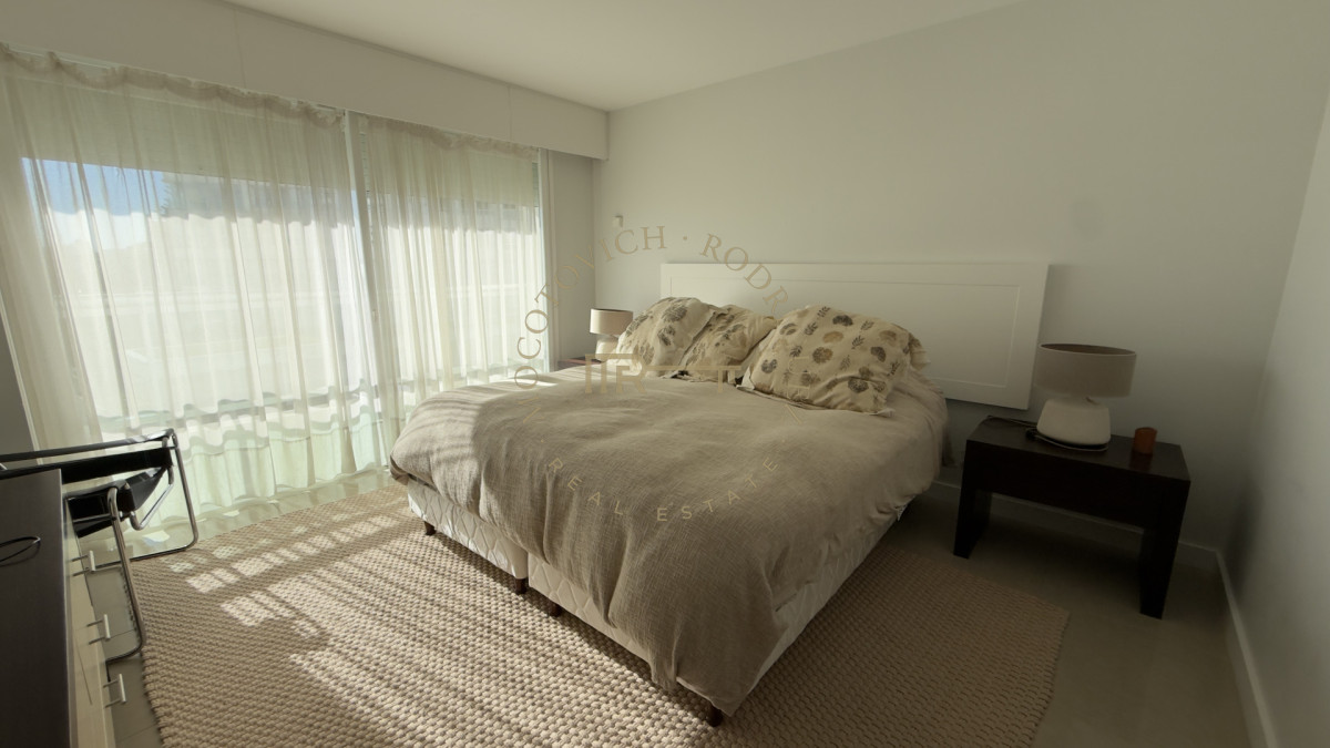 Apartamento ID.2403 - Aquarela 3 dormitorios y dep. de servicio en alquiler temporal 2026 Punta del Este.-