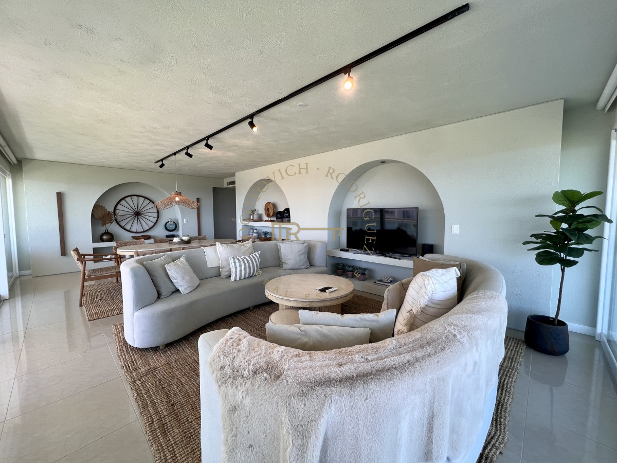 Apartamento ID.2403 - Aquarela 3 dormitorios y dep. de servicio en alquiler temporal 2026 Punta del Este.-