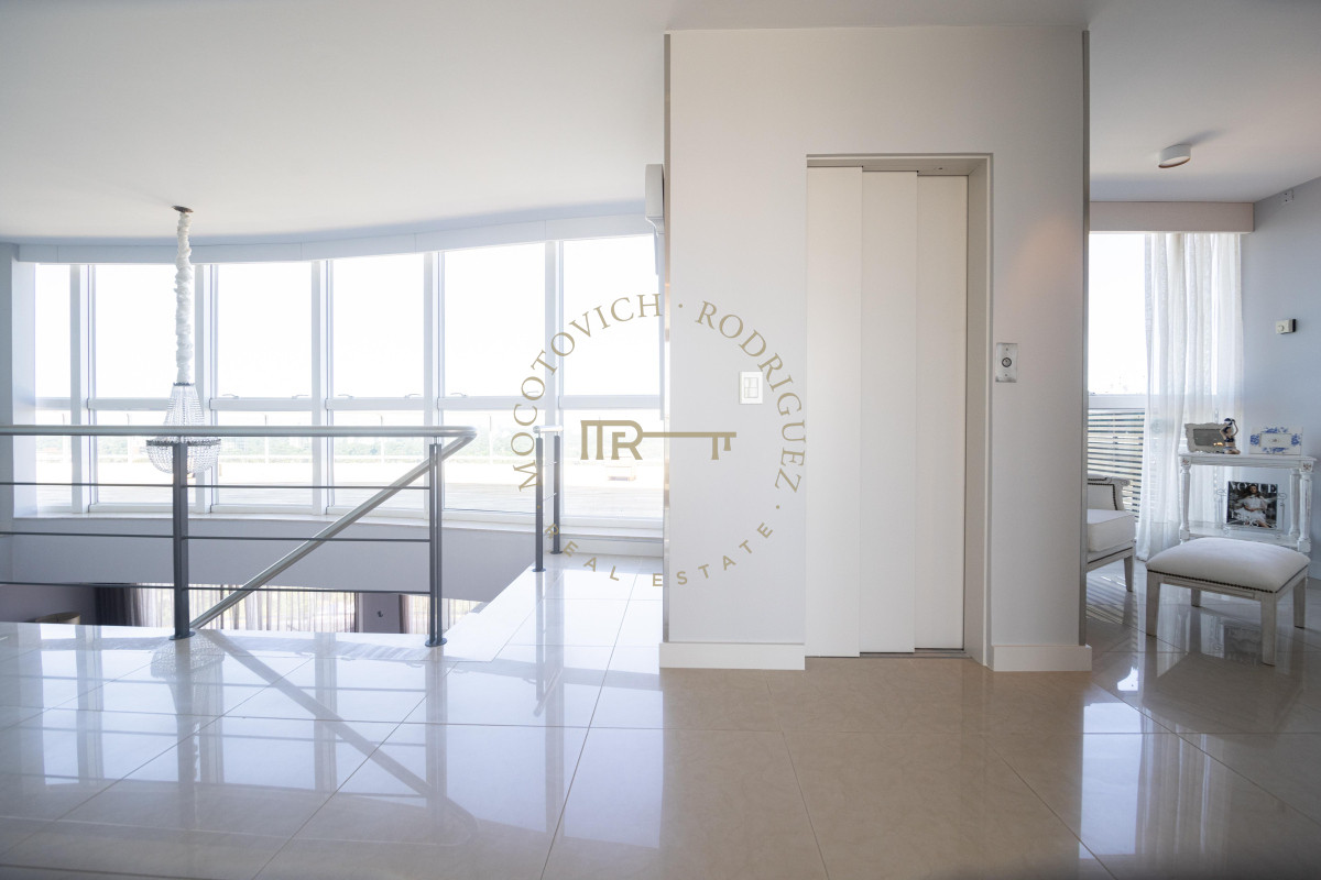 Apartamento ID.3032 - Torre Aquarela exclusivo apartamento en venta 4 dormitorios y dep. de servicio.