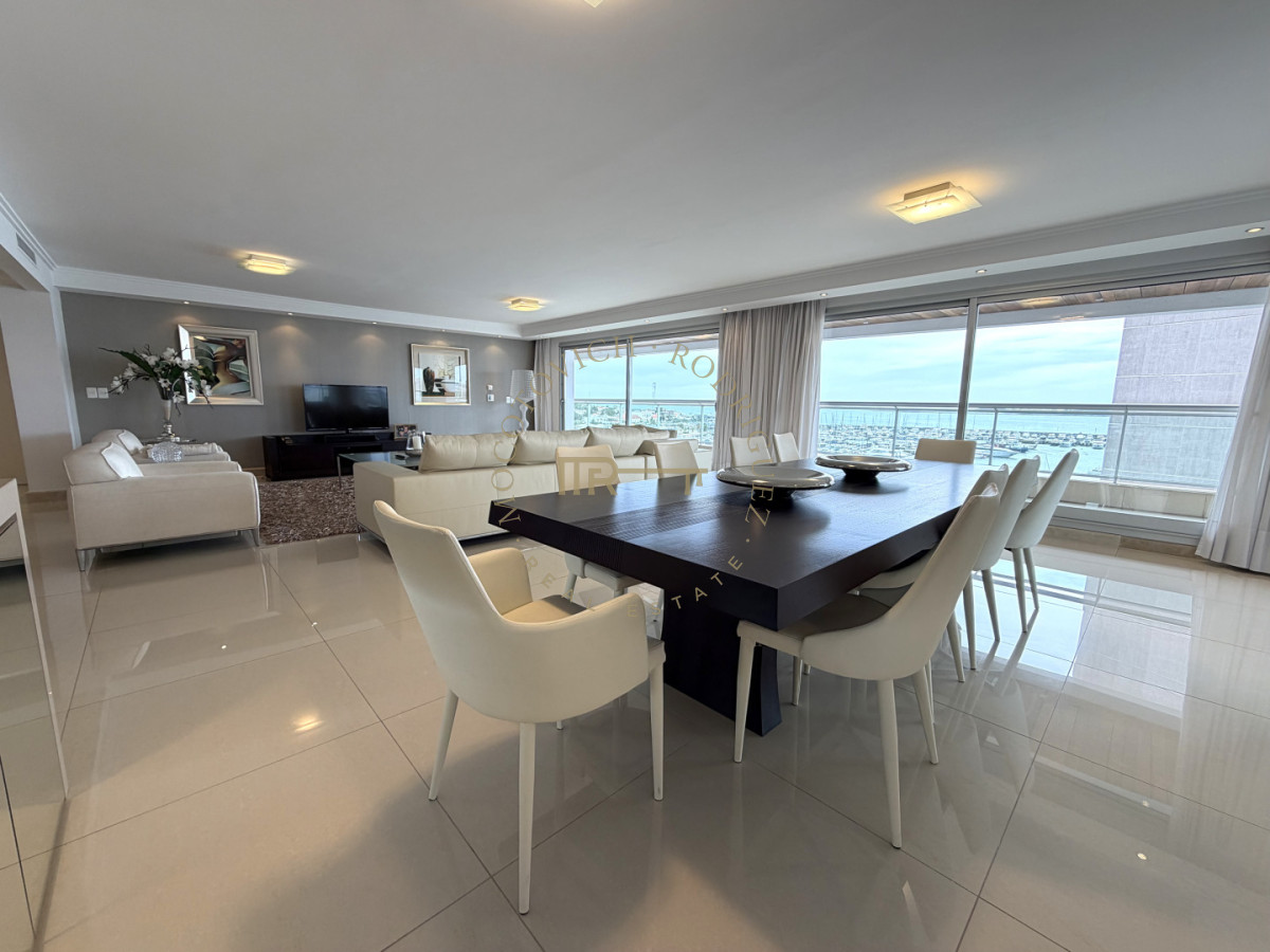 Apartamento ID.4243 - Apartamento de 4 dormitorios más dep. de servicio con vista al puerto de Punta del Este 