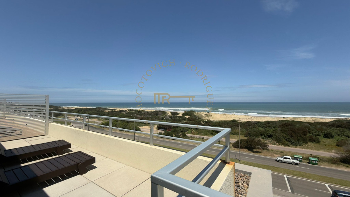 Apartamento ID.650 - Apartamento en alquiler temporal, penthouse con parrillero 3 dormitorios- Playa Brava