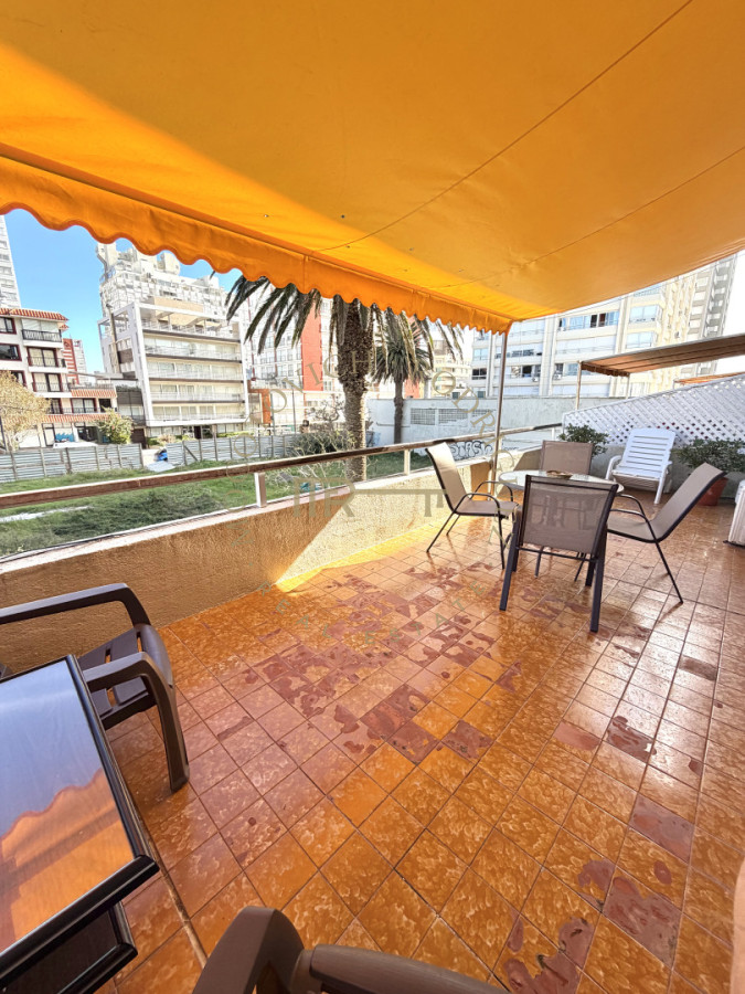 Apartamento ID.4420 - Un dormitorio en venta con gran terraza en Peninsula. 