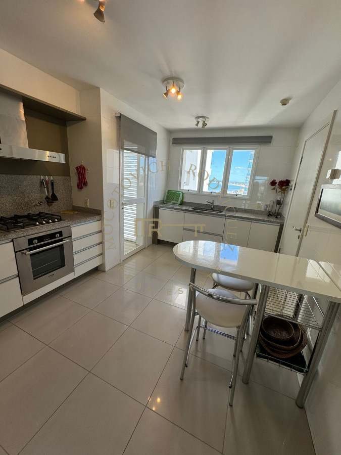 Apartamento ID.2540 - Apartamento en venta 4 dormitorios y serv. Torre Aquarela. 2026